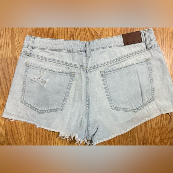 Aeropostale Faded Blue Ripped Jean Shorts size 10 - Picture 4 of 4
